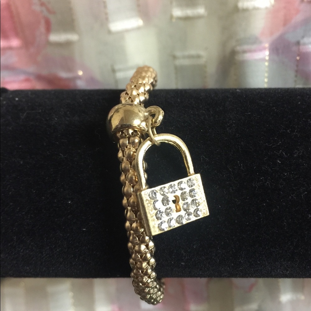 Golden Woven metal single charm bracelet
